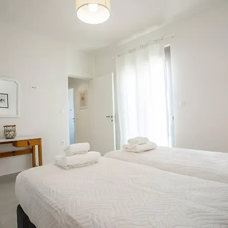 Cozy In The Heart Of Rhodes Center Rhodes City