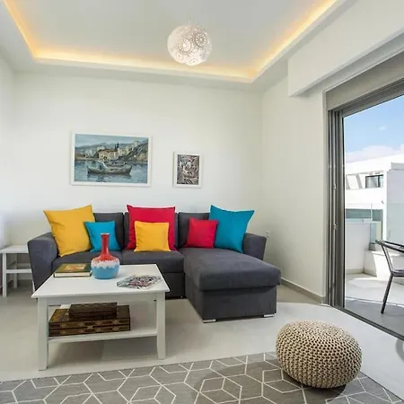 Cozy In The Heart Of Rhodes Center Apartment *