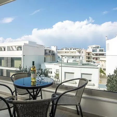 Cozy In The Heart Of Rhodes Center Apartment