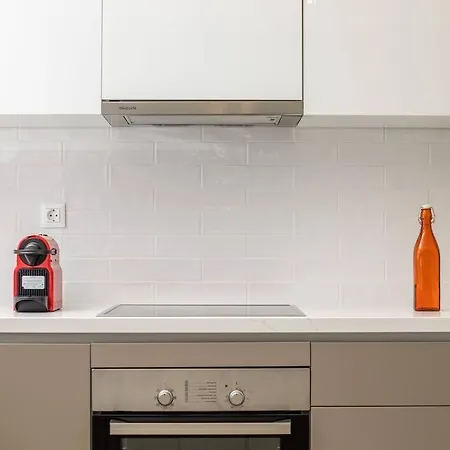 Cozy In The Heart Of Rhodes Center Rhodes City